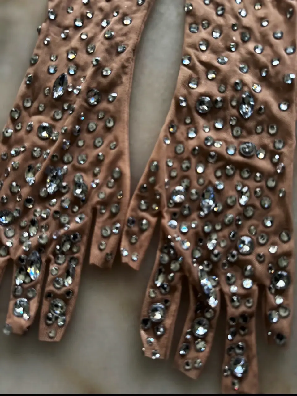 RHINESTONE OPEN TIP NUDE GLOVES - Image 4